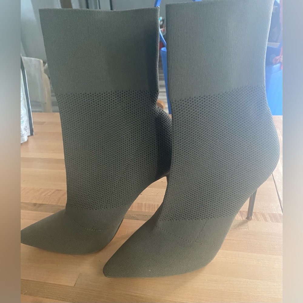 Original Steve Madden Olive Dolan Boots!